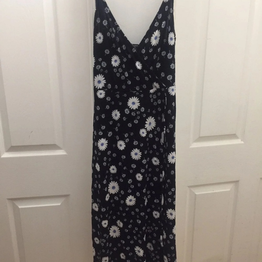 Forever 21 Black Daisy Print long dress